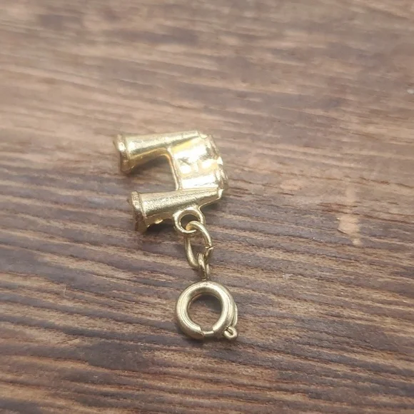 Binoculars‎ charm pendant